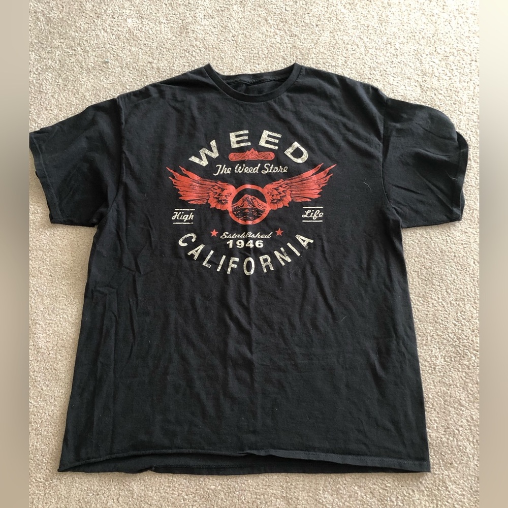 Men’s large graphic tee